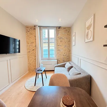 22 Close * Antibes